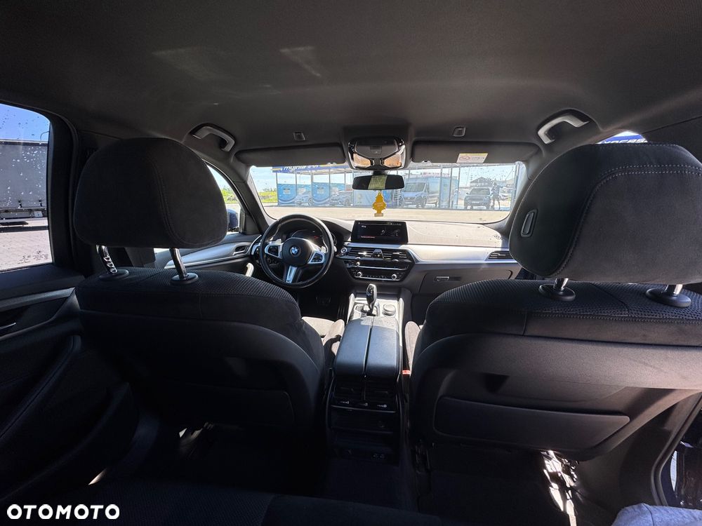 BMW Seria 5 518d M Sport - 10