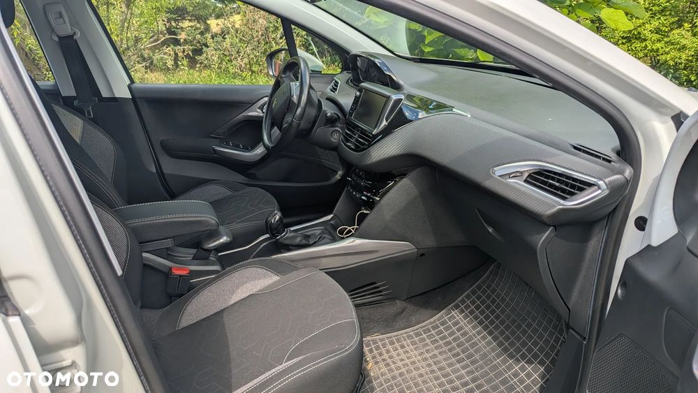 Peugeot 2008 1.2 Pure Tech Active S&S - 9