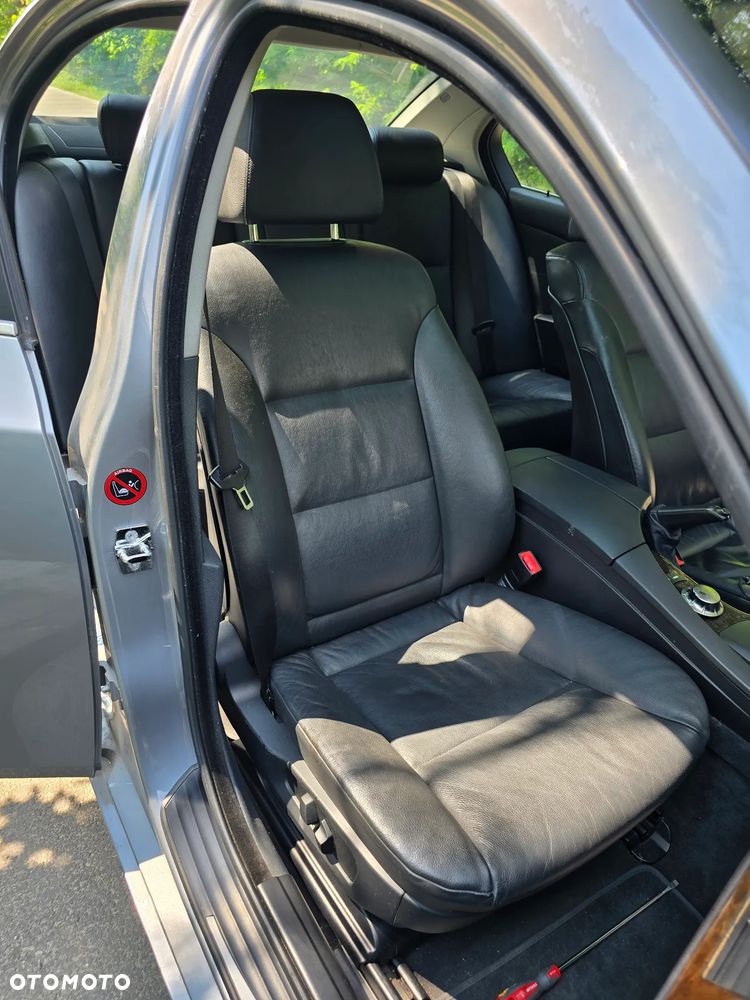 BMW Seria 5 525i - 24