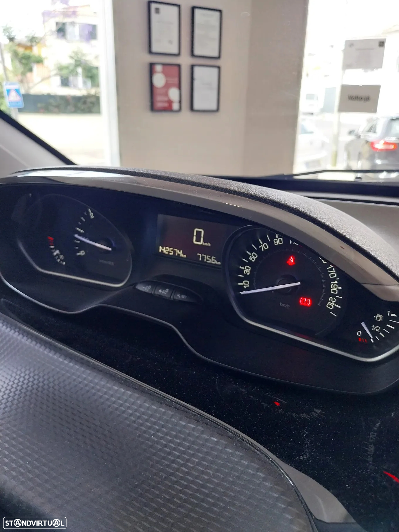 Peugeot 2008 1.6 BlueHDi Style - 18