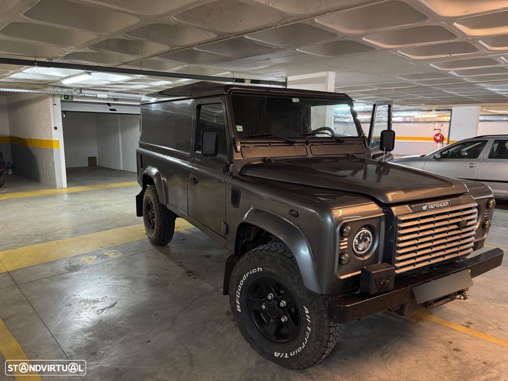 Land Rover Defender 110 - 11