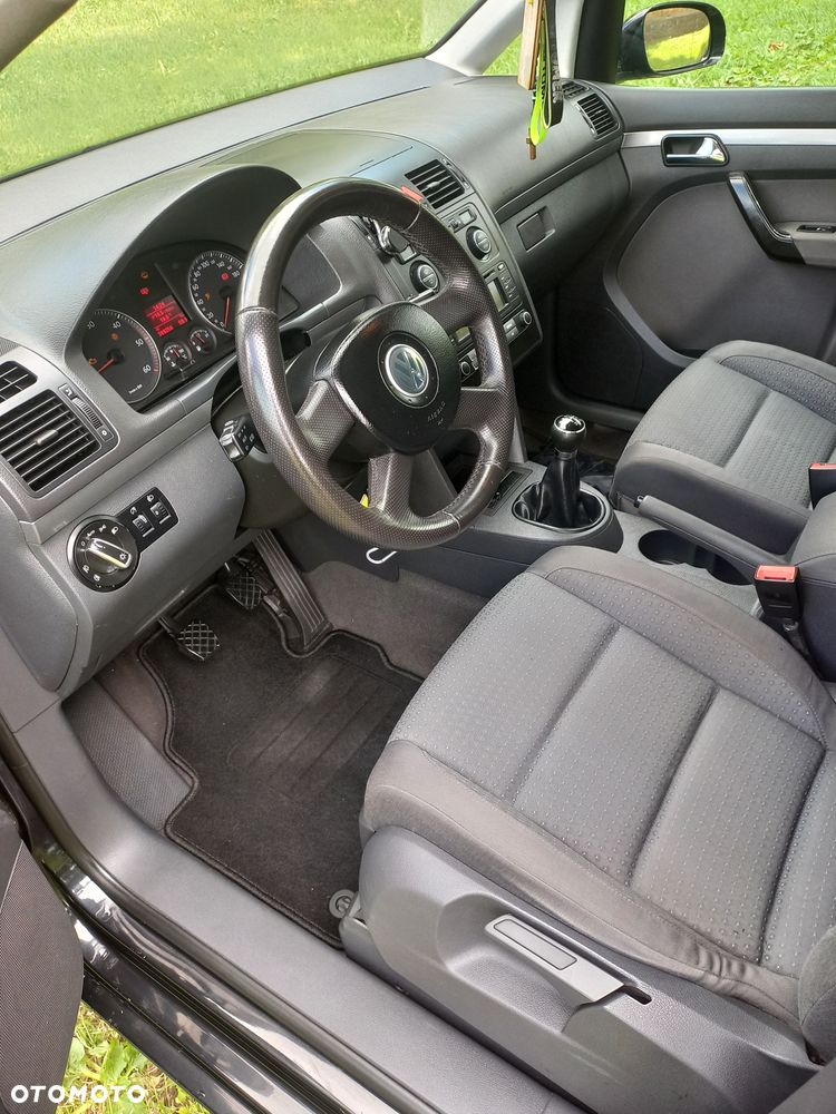 Volkswagen Touran - 4