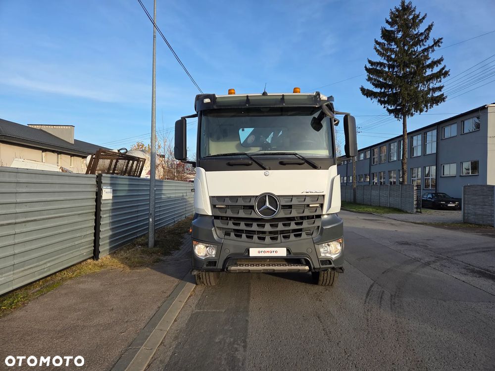 Mercedes-Benz AROCS 1824 // HDS HMF 1420-K2 // PILOT FUNKCJE 5 i 6 // NOWY KIPER WYWROTKA // ZAWIESZENIE BUDOWLANE WYSOKIE // PRZED PIERWSZĄ REJ W PL - 32