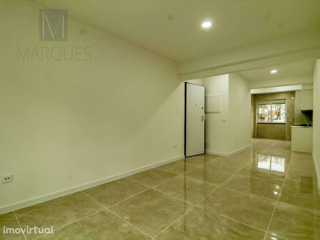 Apartamento T2 Remodelado na Cova da Piedade - Grande imagem: 3/12