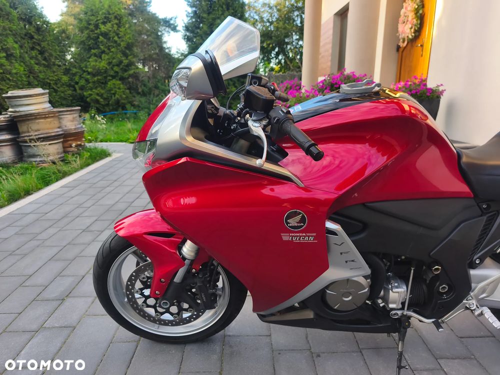 Honda VFR - 16