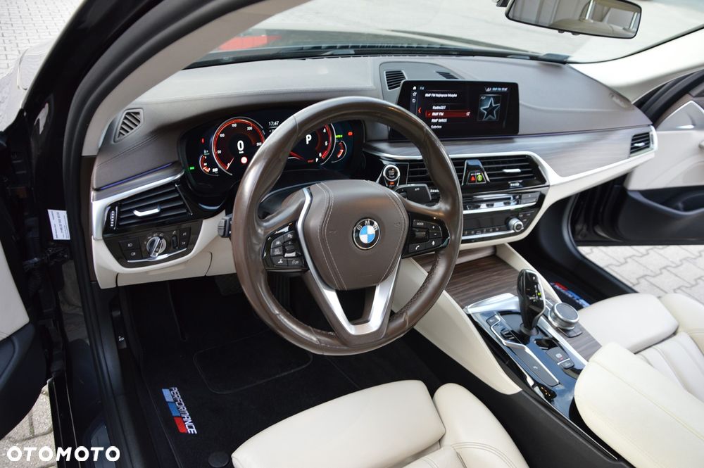 BMW Seria 5 520d xDrive Luxury Line - 17