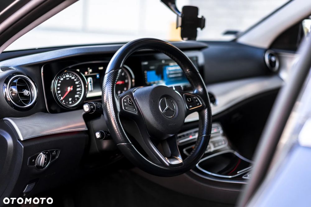 Mercedes-Benz Klasa E 220 d 4-Matic 9G-TRONIC - 3