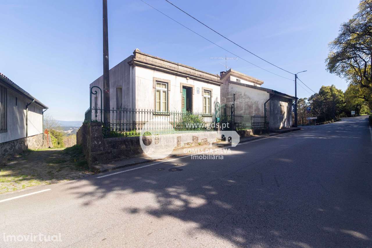 Moradia para Restauro com Projeto Aprovado - Junto ao Sameiro | Braga - Grande imagem: 2/19