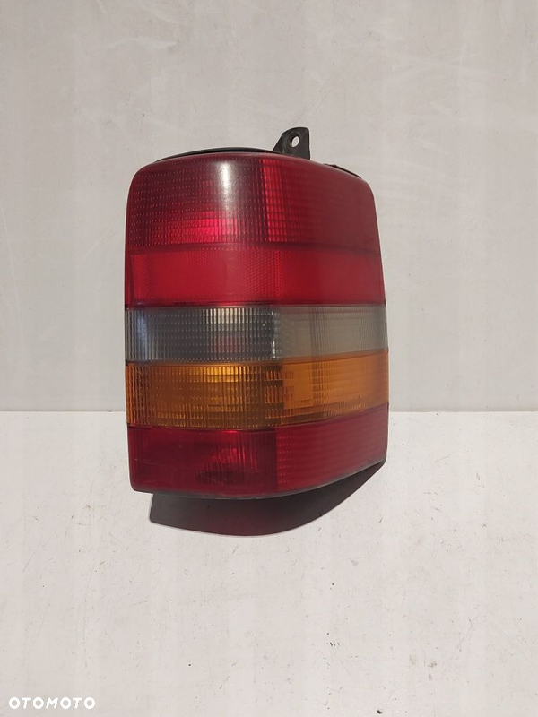 Jeep cherokee ZJ tylna prawa lampa tył prawy wkład lampy żarówek