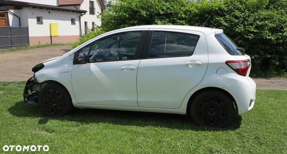 Toyota Yaris Hybrid 100 Active EU6 - 9