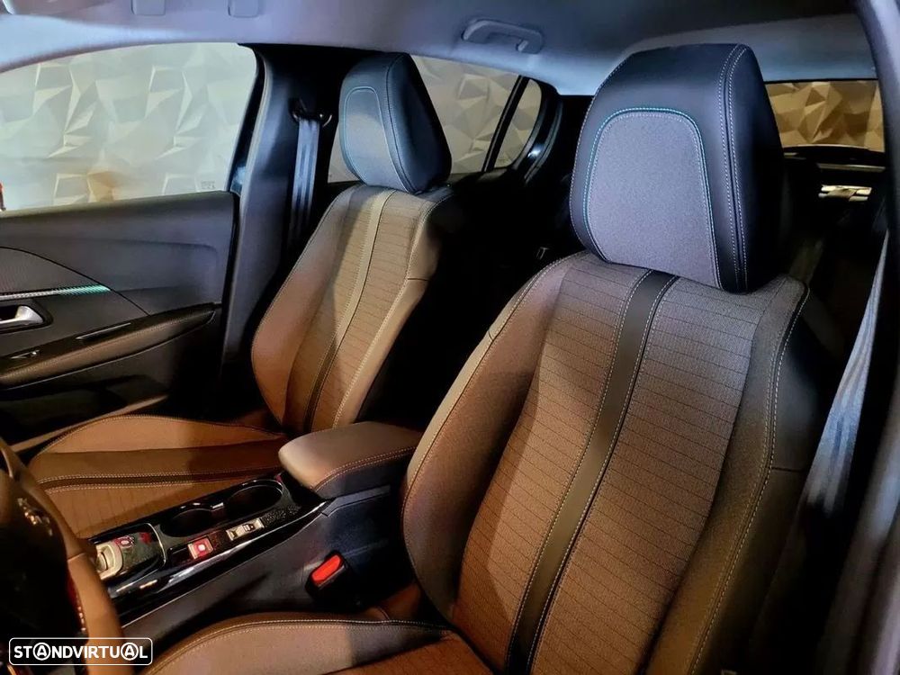Peugeot e-208 Allure - 28