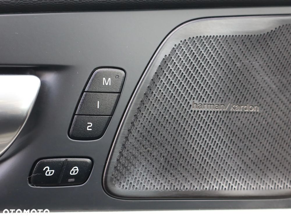 Volvo XC 60 B5 B AWD Plus Dark - 21