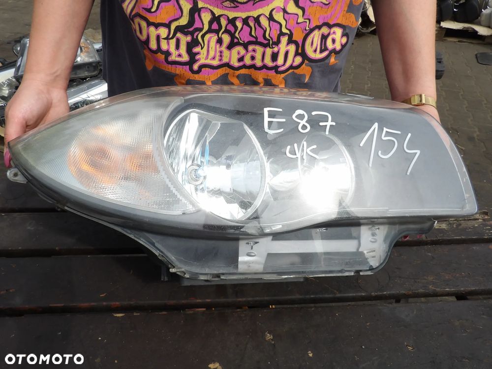 BMW - E87 - PRAWA LAMPA PRZEDNIA - URWANE USZY - UK - 7249652 - 1