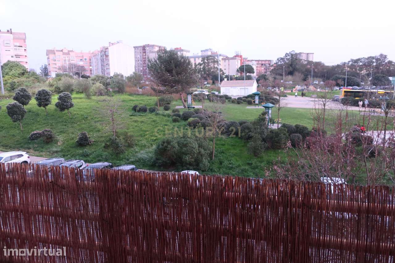 Apartamento T1 com Parqueamento - Cavaleira - Grande imagem: 5/13