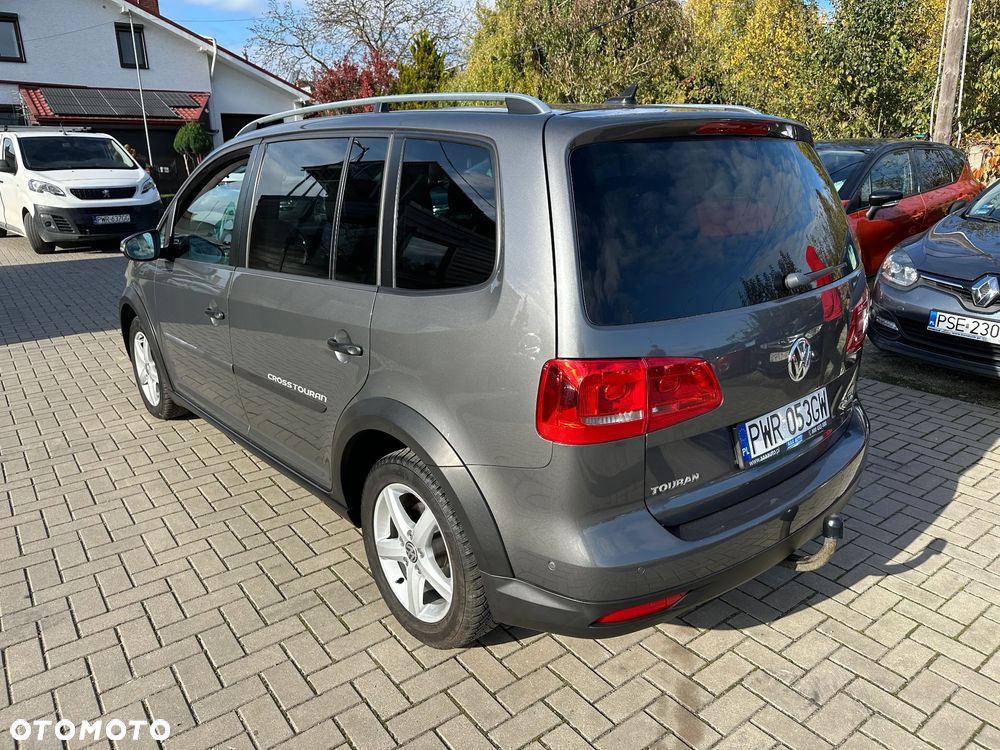 Volkswagen Touran - 4