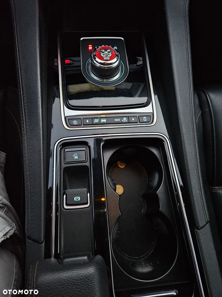 Jaguar F-Pace 2.0 i4P AWD Prestige - 16