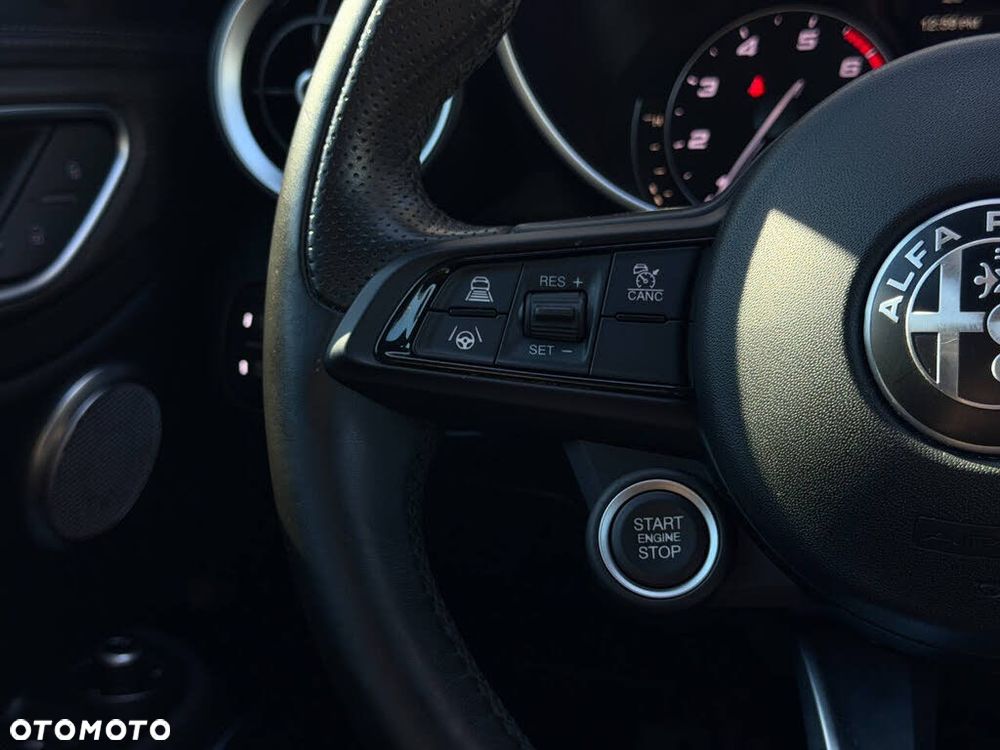 Alfa Romeo Giulia - 17
