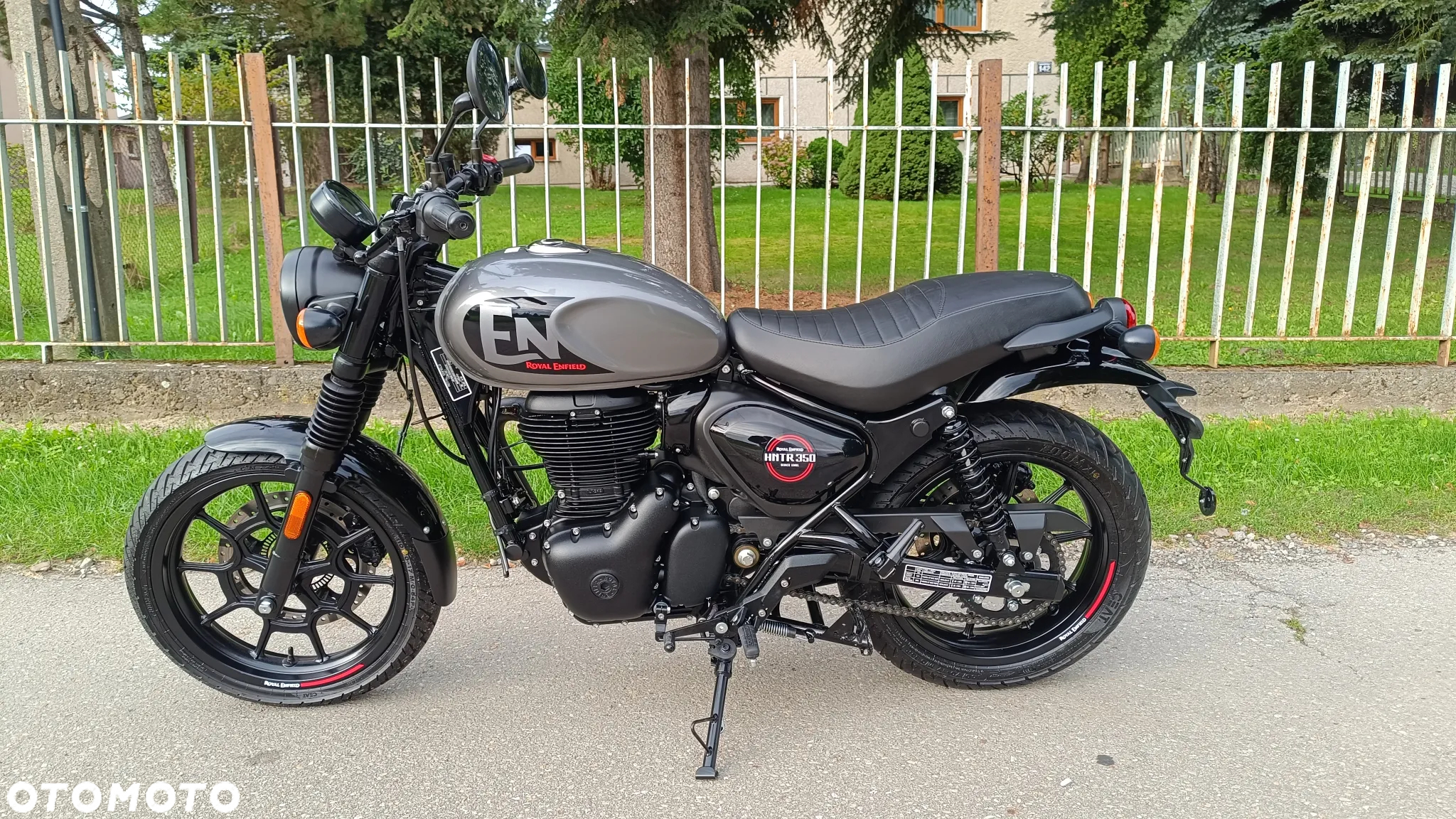Royal Enfield HNTR - 12