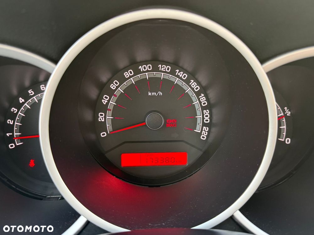 Kia Venga 1.6 L - 11