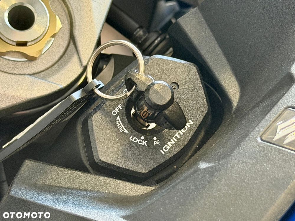 Suzuki GSX 1000 - 12