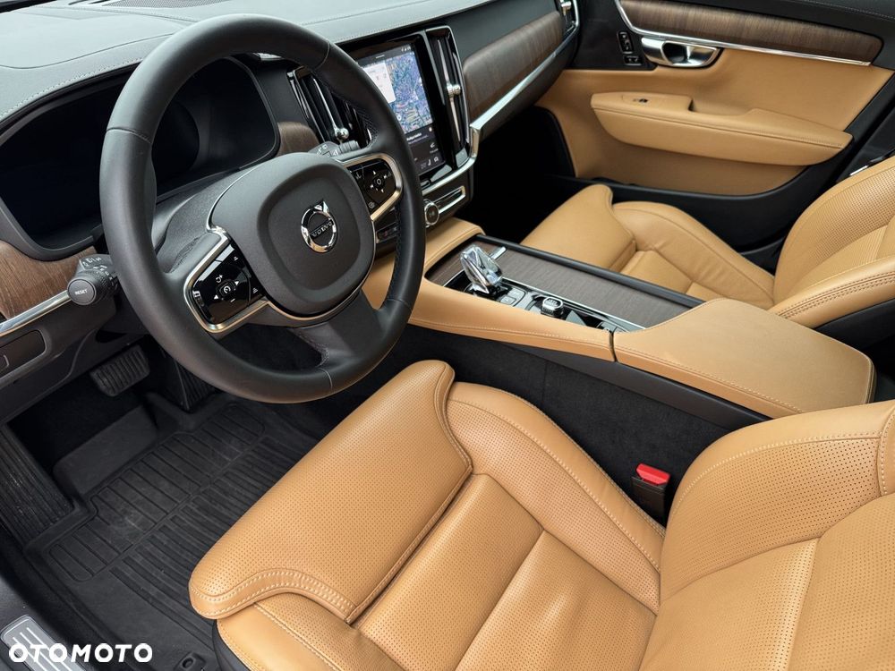 Volvo V90 Cross Country - 11