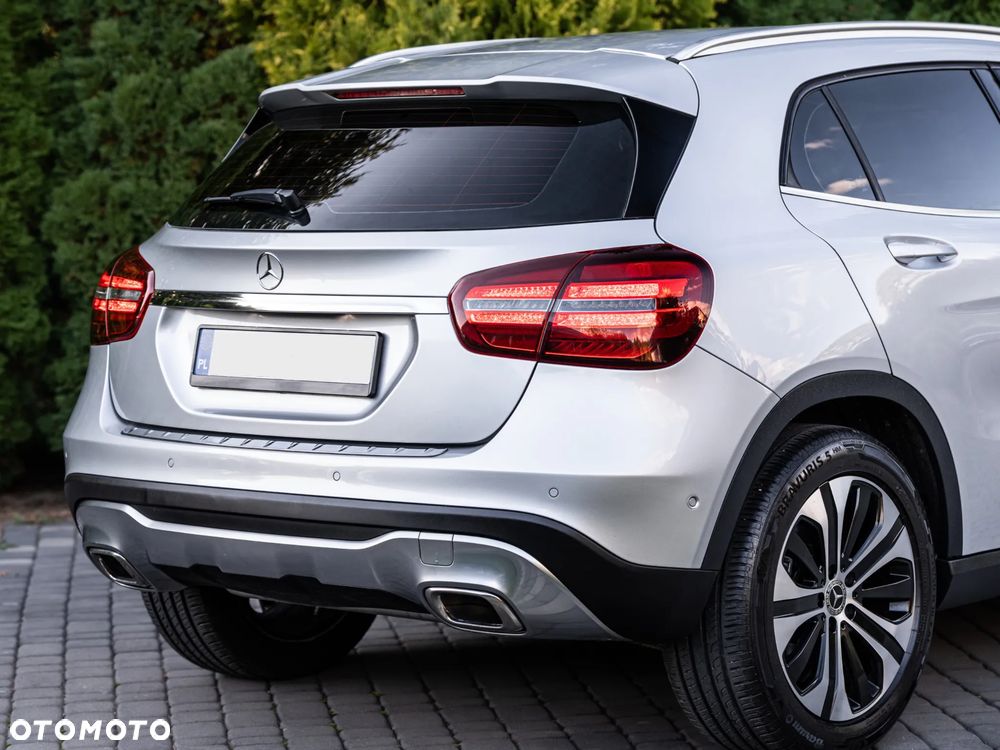 Mercedes-Benz GLA - 9