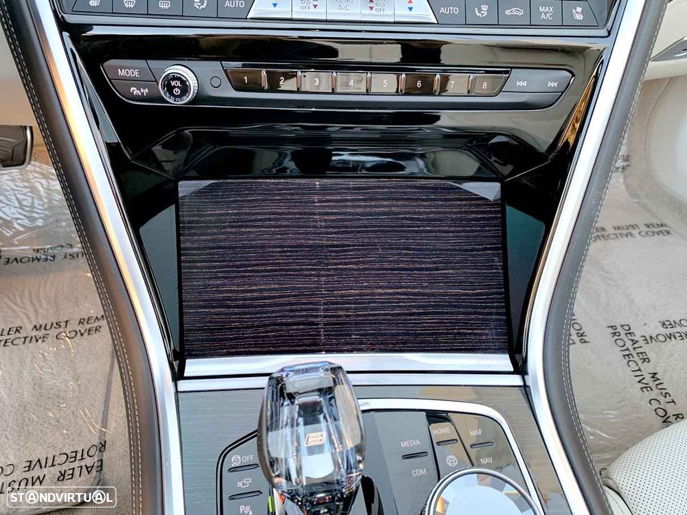 BMW M850i xDrive - 25