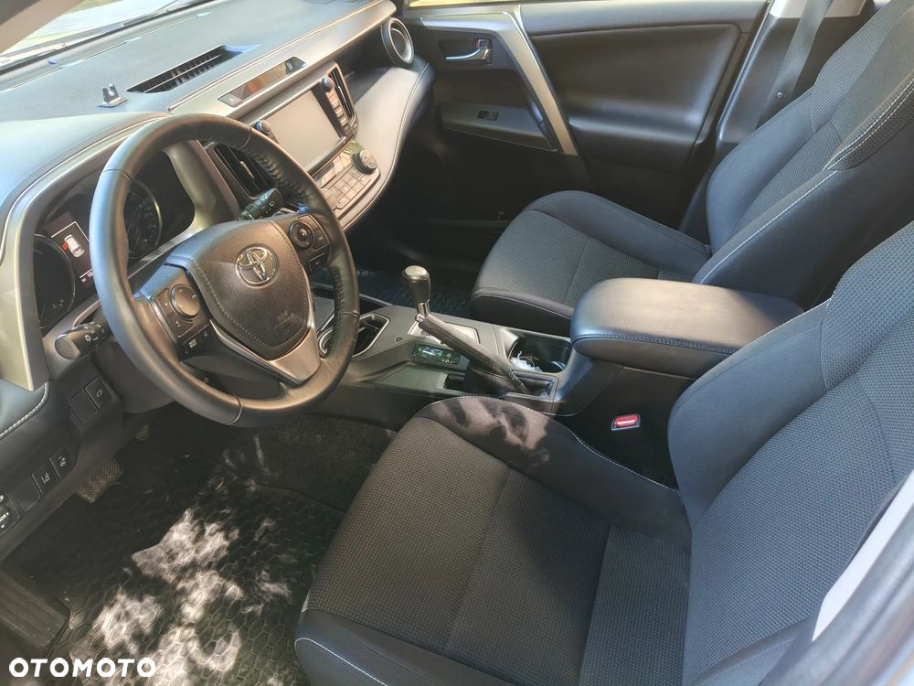 Toyota RAV4 2.5 4x2 Hybrid Team Deutschland - 11