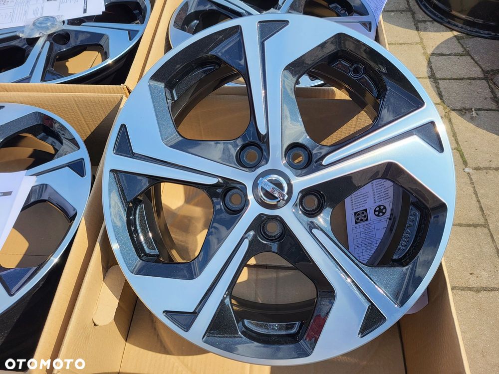 Alufelgi Nissan 5x114,3 7Jx17 et45 cb66,1 nowe bikolor - 1