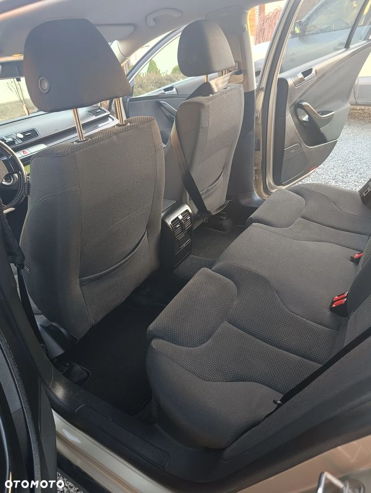 Volkswagen Passat 2.0 TDI 4Motion Comfortline - 9
