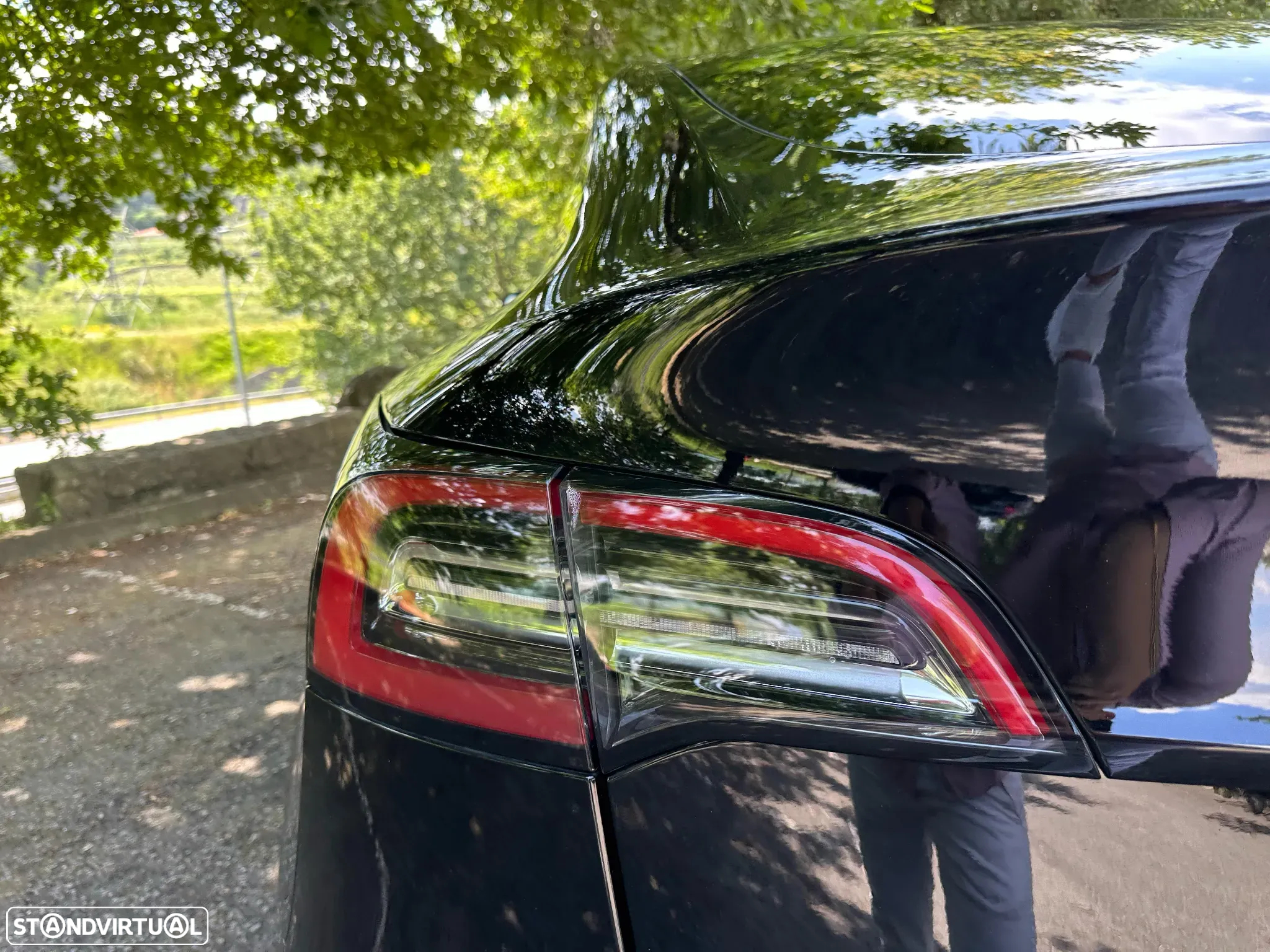 Tesla Model Y Long Range Dual Motor AWD - 17