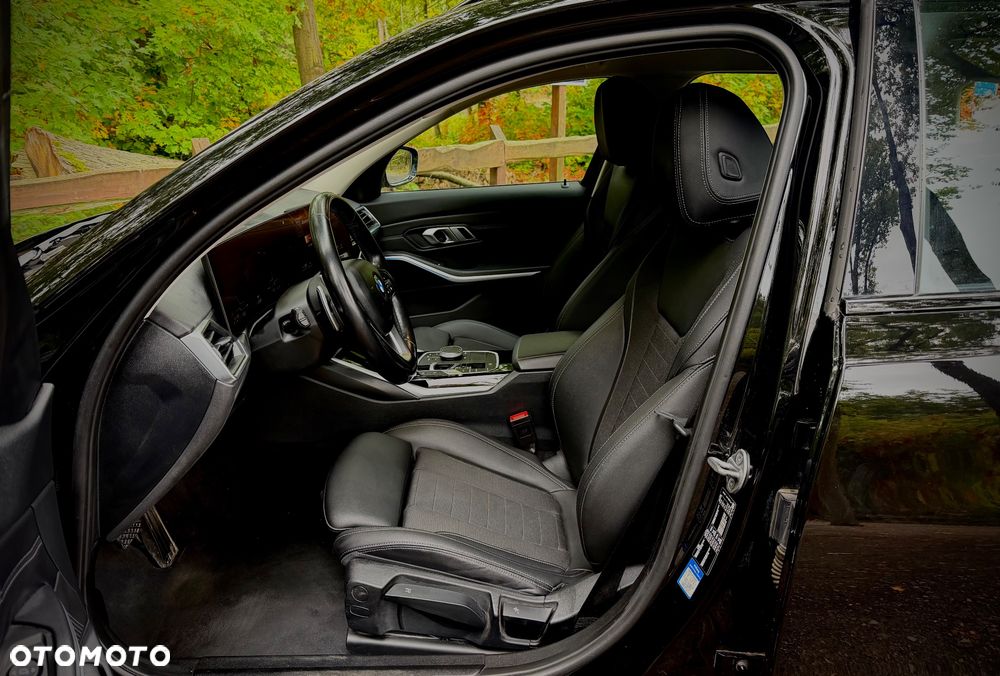 BMW Seria 3 318d MHEV - 21