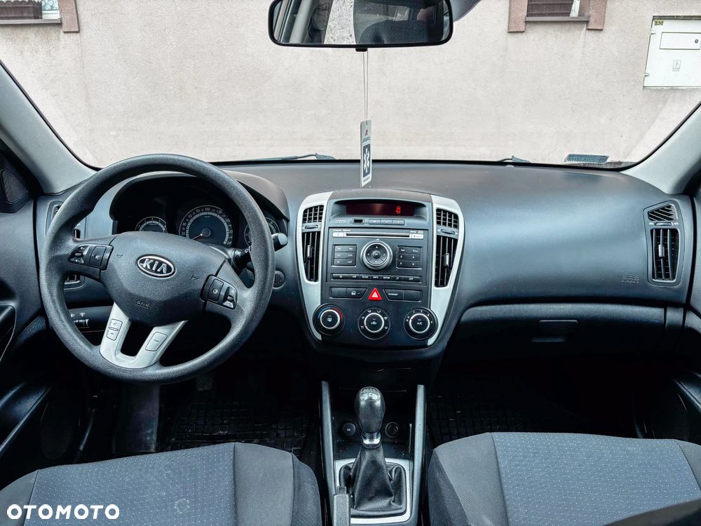 Kia Ceed 1.4 S Euro2012 - 11