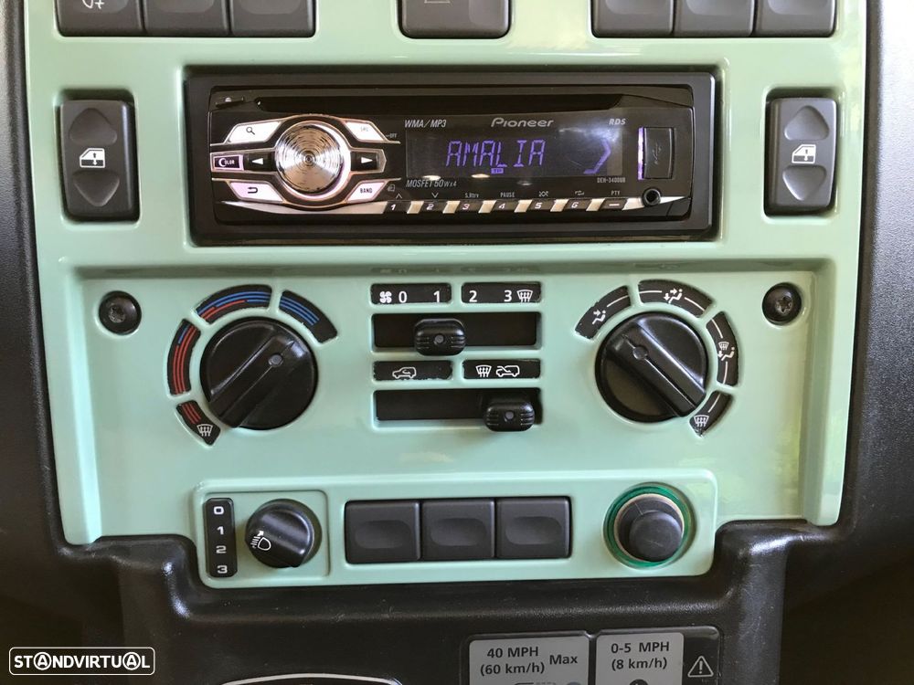 Land Rover Defender - 45