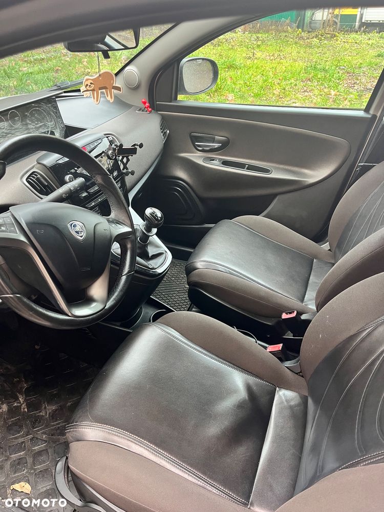 Lancia Ypsilon 0.9 Platinum S&S - 6