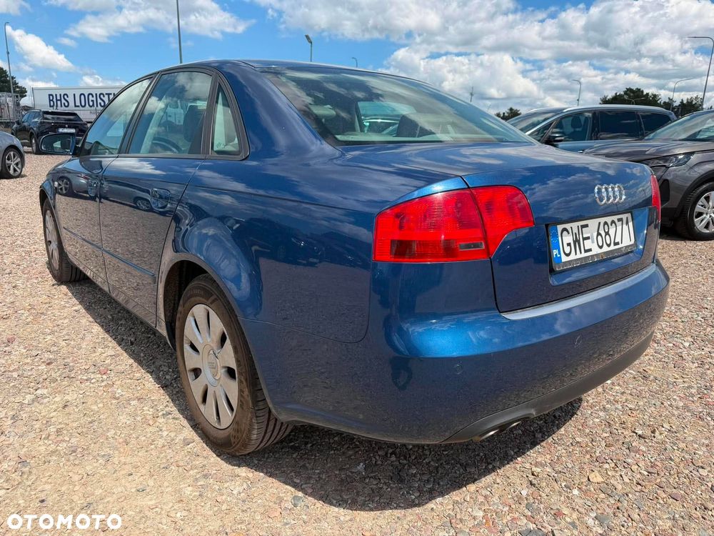 Audi A4 Limousine - 4