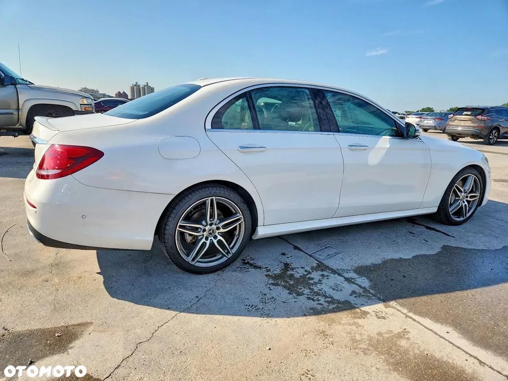 Mercedes-Benz Klasa E 300 9G-TRONIC AMG Line - 4