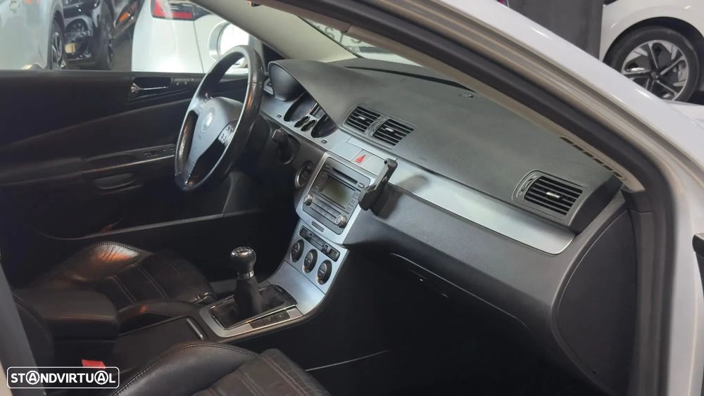 VW Passat Variant 2.0 TDI Highline - 20