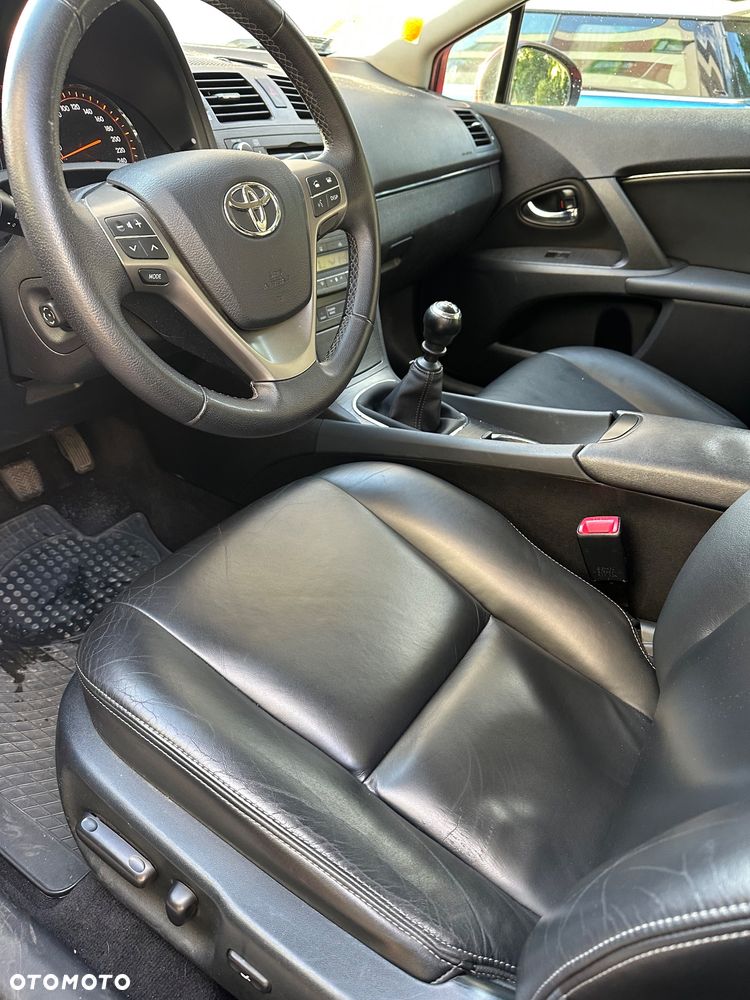 Toyota Avensis 2.0 Premium - 22