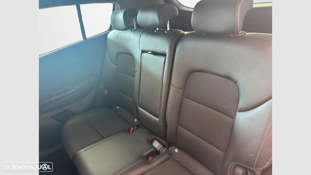 Kia Sportage 1.6 CRDI ISG MHEV Drive - 9