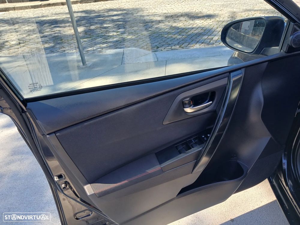 Toyota Auris Touring Sports 1.4 D-4D Com+P.Sport — fotografia 15