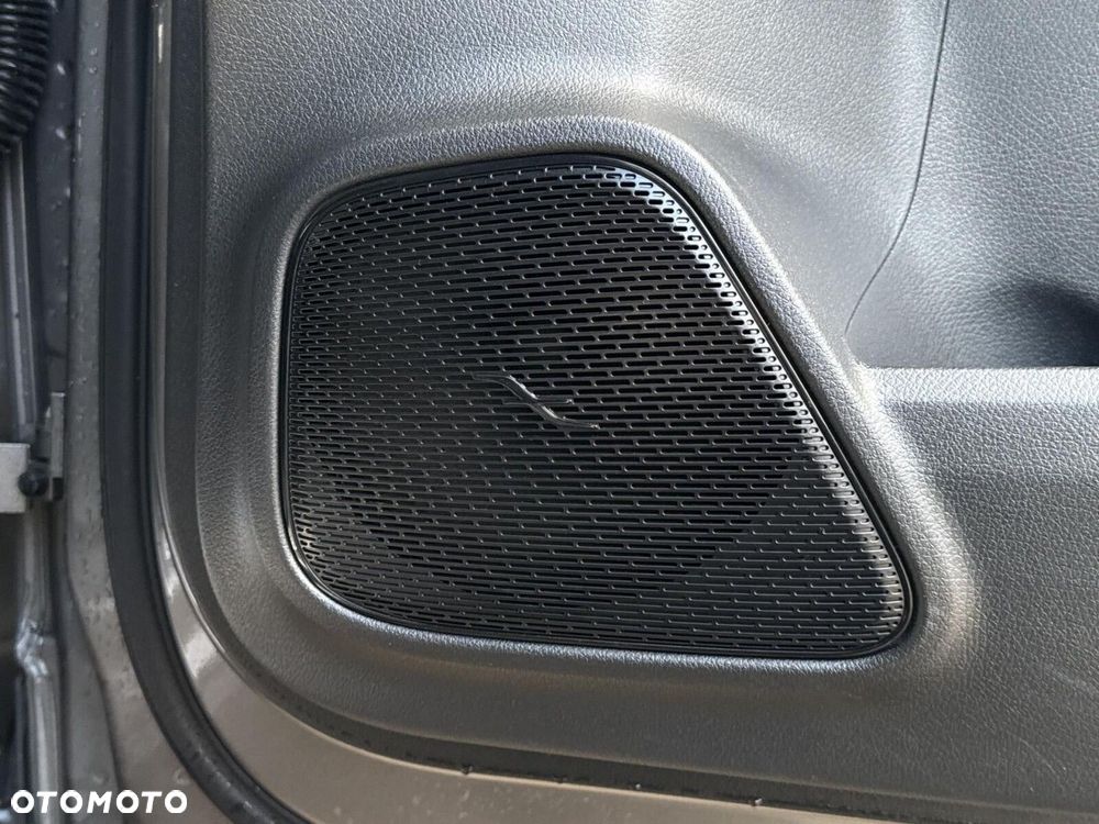 Mercedes-Benz GLB - 21