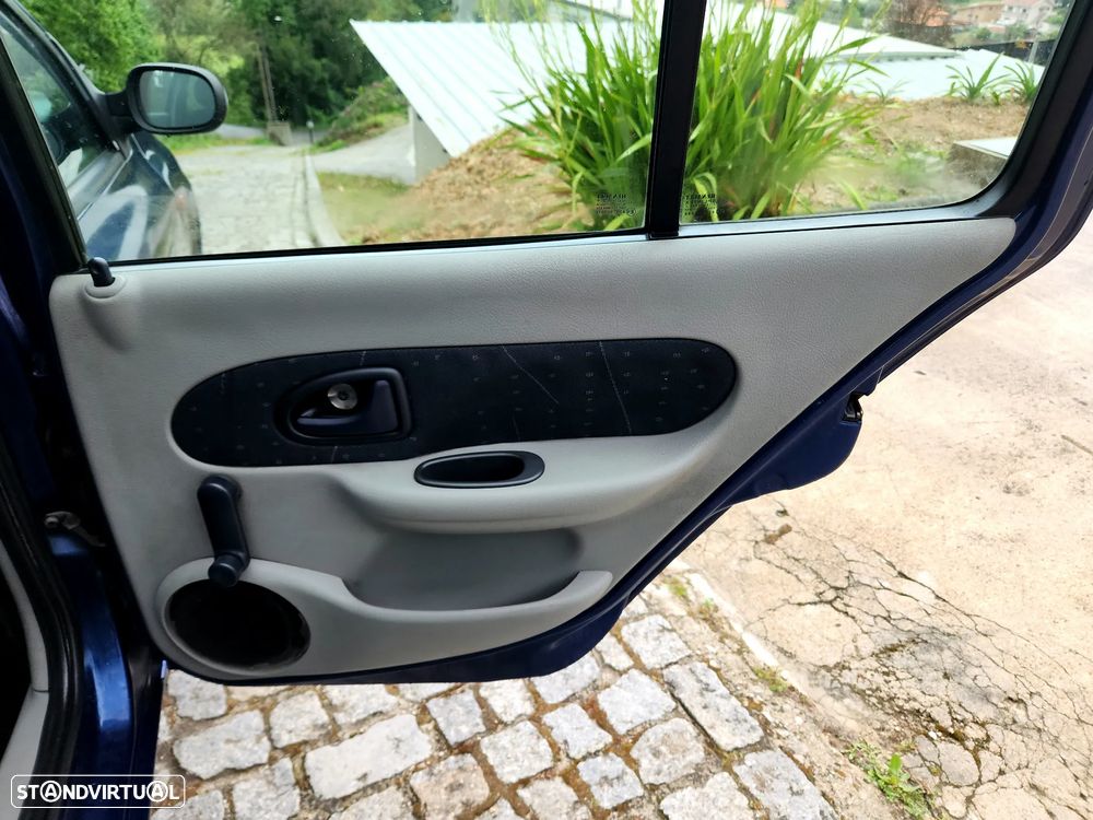 Renault Clio 1.2 16V Privilège - 15