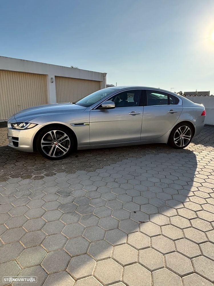 Jaguar XE - 4