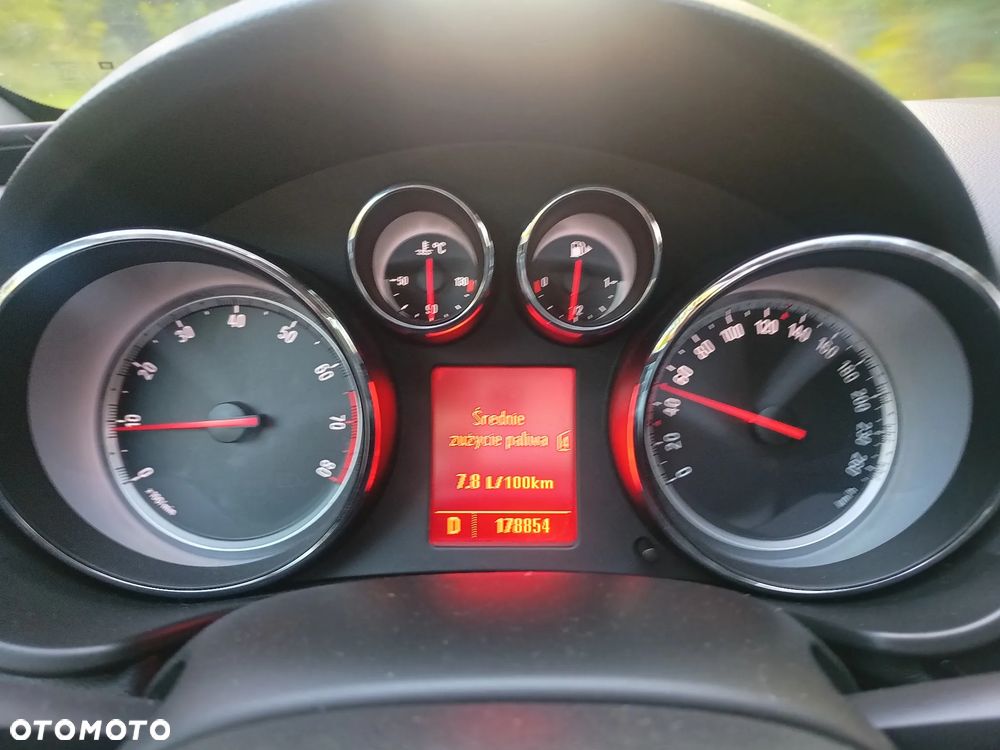 Opel Insignia 2.0 T Cosmo 4x4 - 25