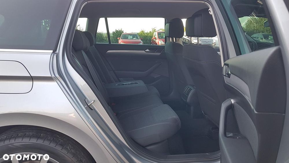 Volkswagen Passat 2.0 TSI Business DSG - 29