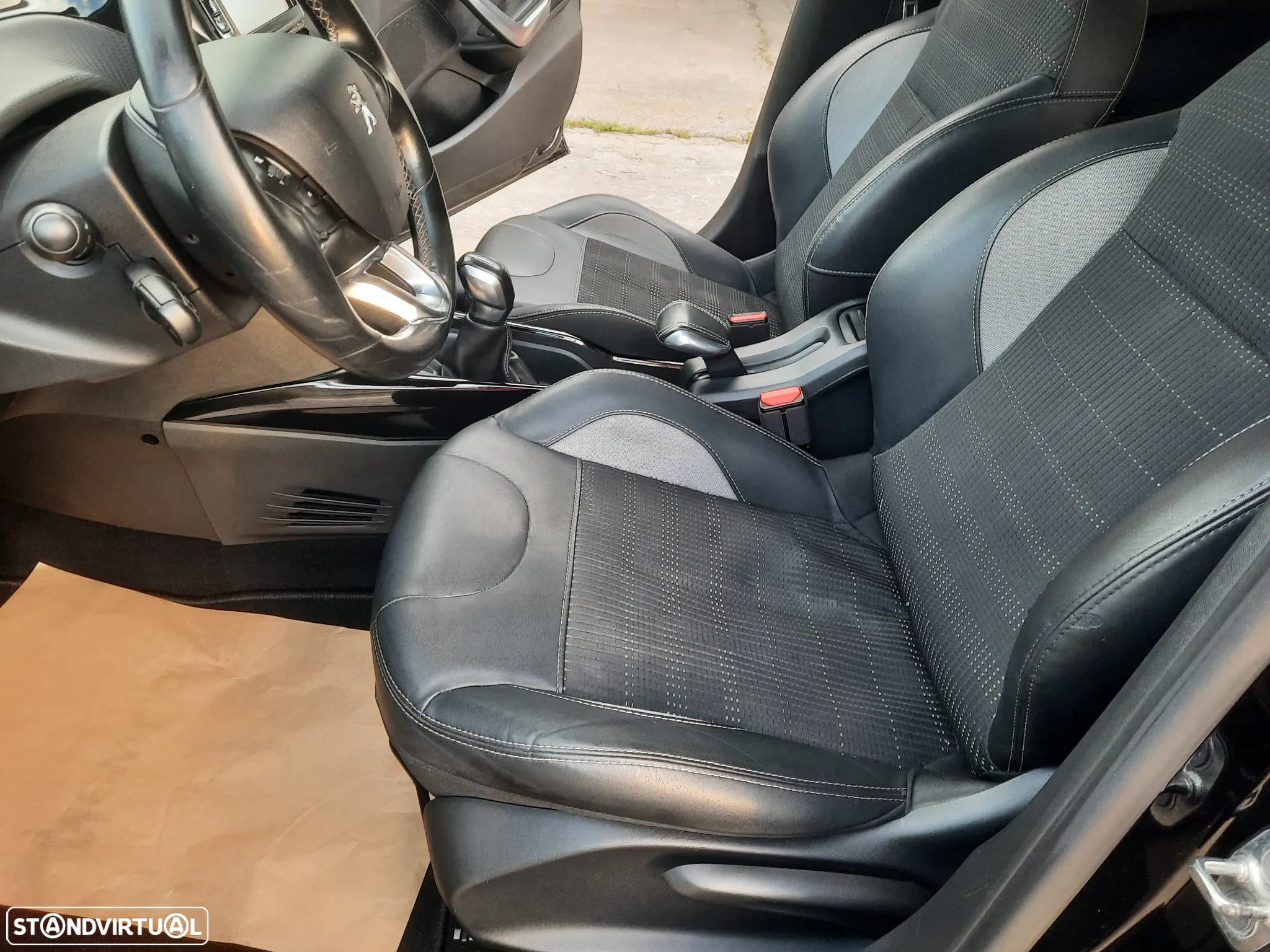 Peugeot 2008 1.6 BlueHDi Allure - 17