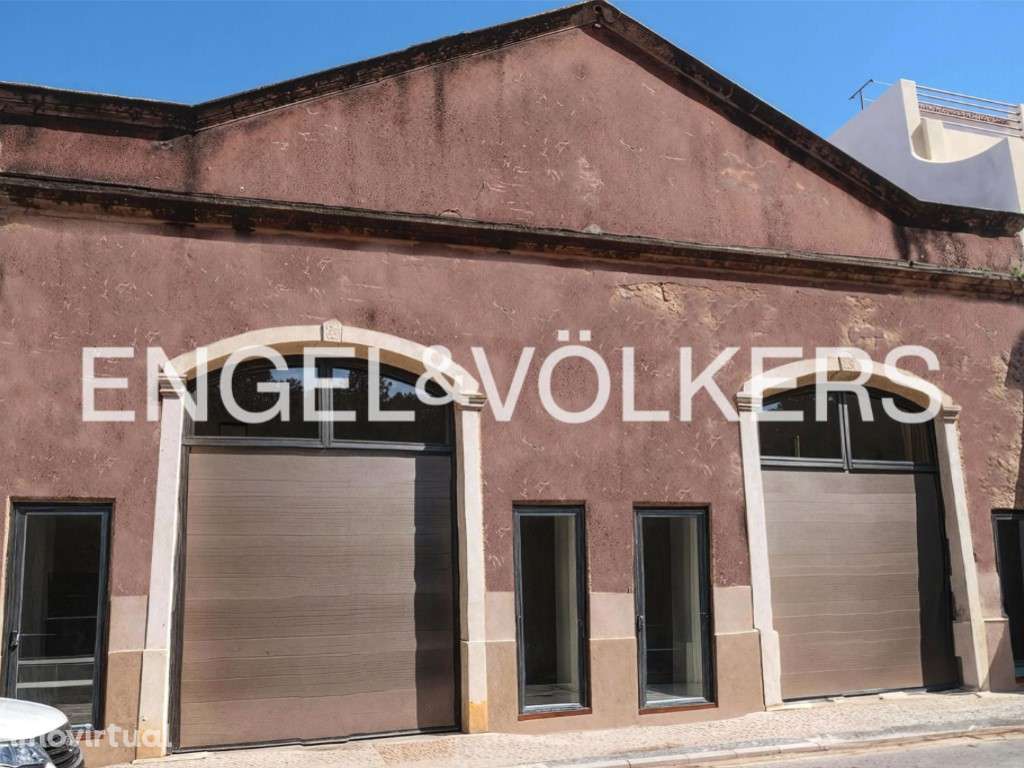 Projeto Versátil de Estilo Industrial no Coração de Faro - Grande imagem: 2/27