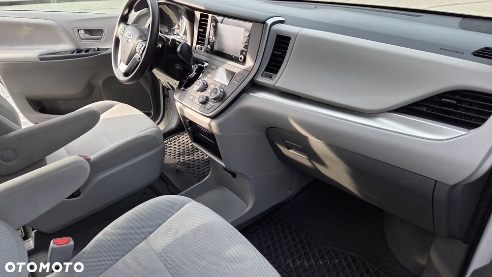 Toyota Sienna - 18