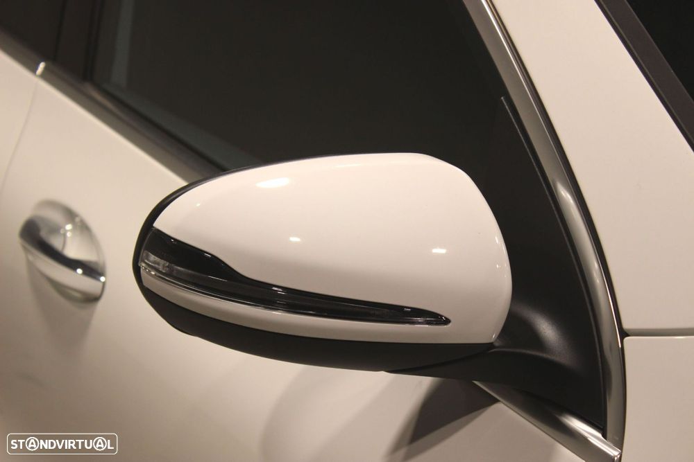 Mercedes-Benz GLA 180 d AMG Line - 4